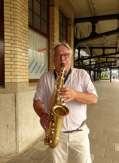 Klik hier voor interview met Luc over muziekonderwijs       in Naarden-Bussum